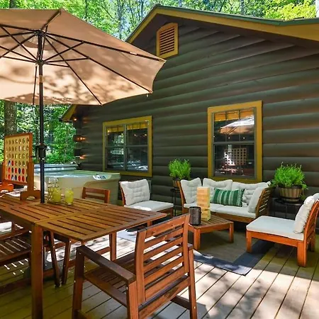 Peaceful Nature Getaway- With Hot Tub & Fire Pit